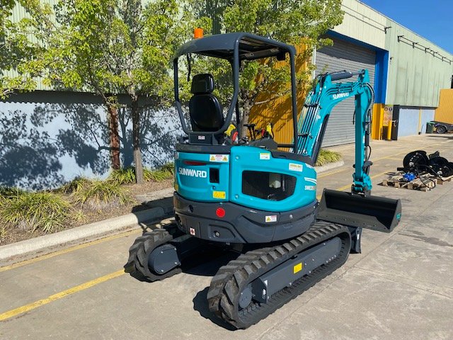 Sunward SWE25UF Mini Excavadora 2,5 Ton — Motor Yanmar 18,7 HP Sunward SWE25UF Mini Excavadora 2,5 Ton — Motor Yanmar 18,7 HP