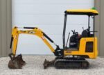 Miniexcavadora JCB 15C-1 usada, 2018 — motor diésel Perkins y 3 cucharones - Imagen 4