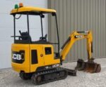 Miniexcavadora JCB 15C-1 usada, 2018 — motor diésel Perkins y 3 cucharones - Imagen 3