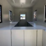Contenedor de 40 pies con baños, regaderas y área de descanso - Imagen 3
